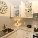 8 Scrahan Place Apartment *