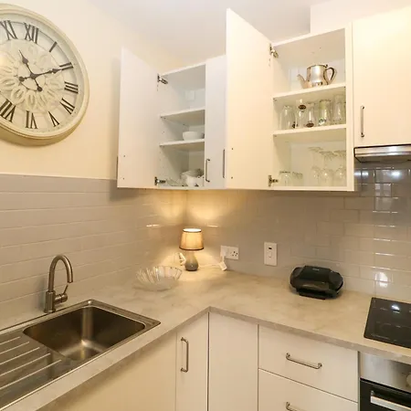 8 Scrahan Place Apartman *