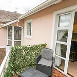 8 Scrahan Place شقة *
